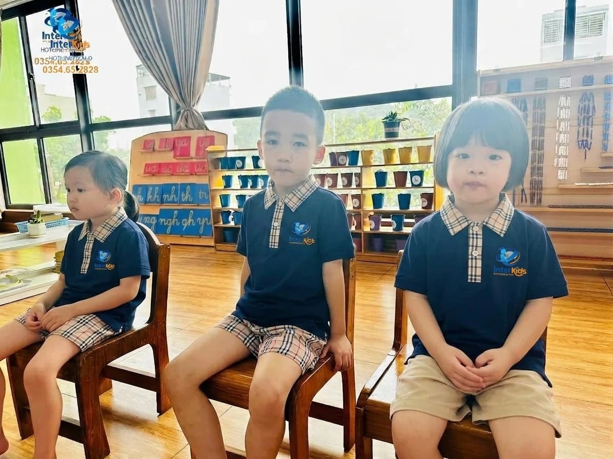 Phòng Học Cấp Khí Tươi & Đèn Chống Cận