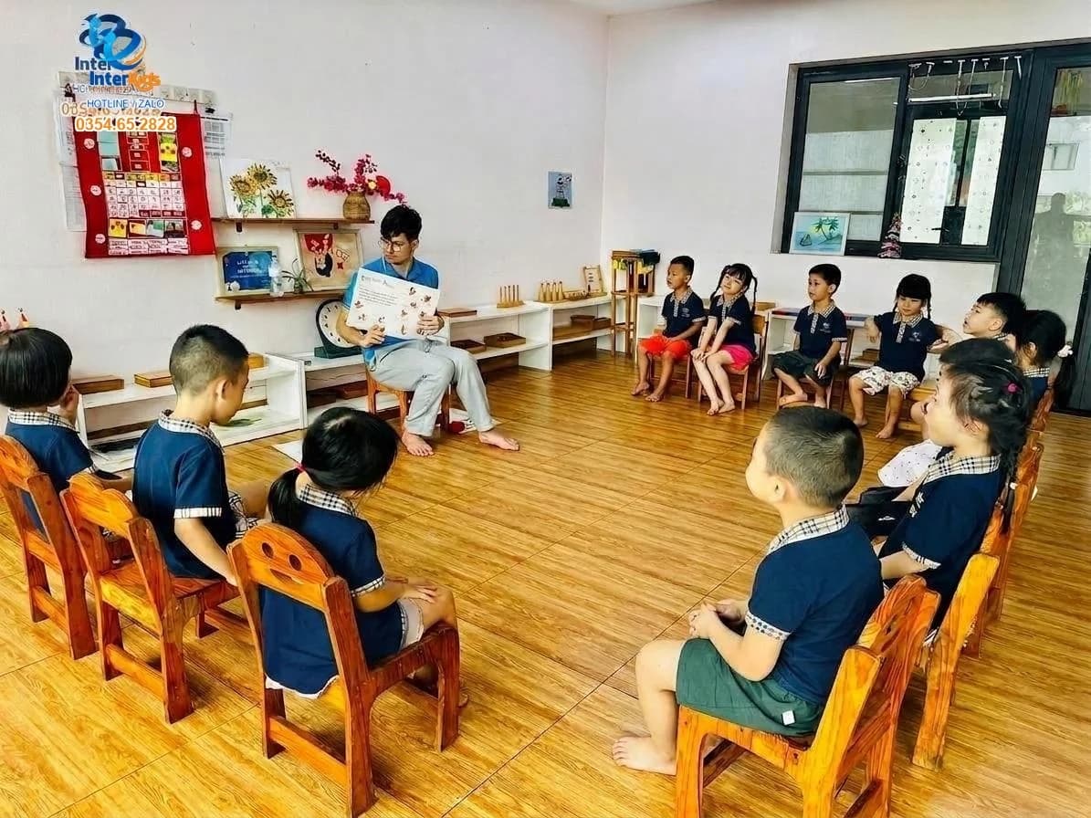 Lớp Tiếng Anh với giáo viên bản ngữ
