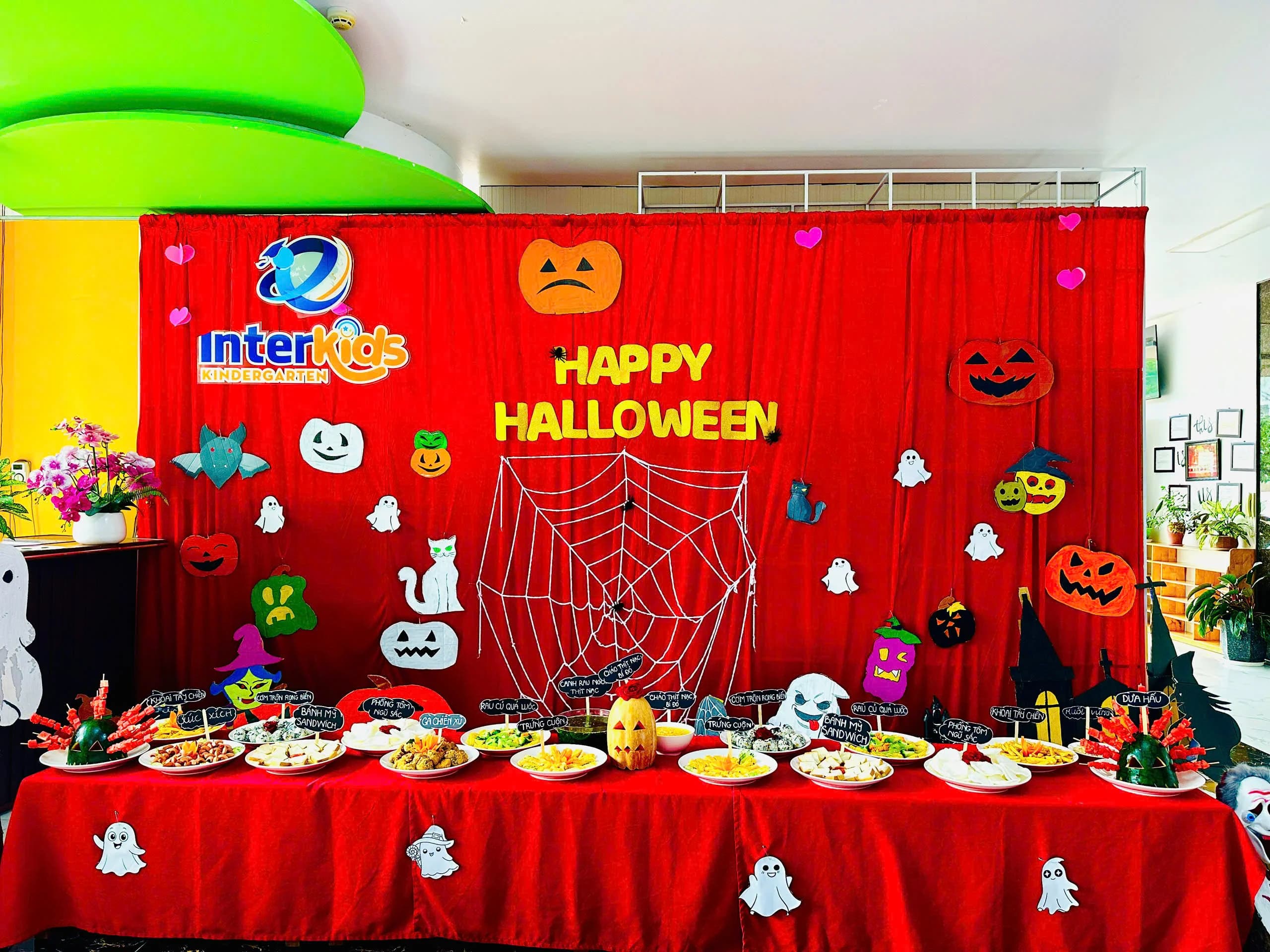 Sự kiện Halloween buffet tại InterKids